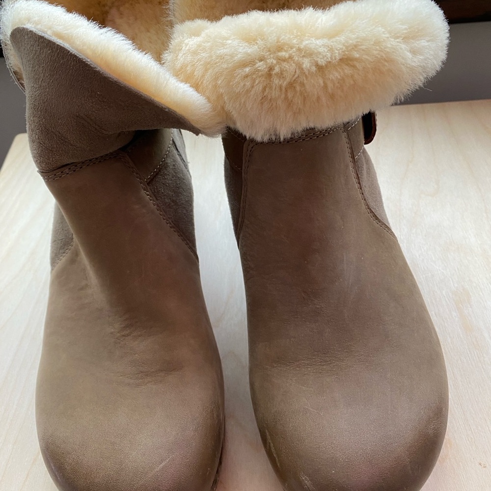 Dansko Tan Leather Mules with Faux Fur Lining - Picture 2 of 5